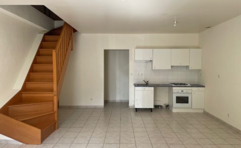 Location F3 duplex LONS LE SAUNIER